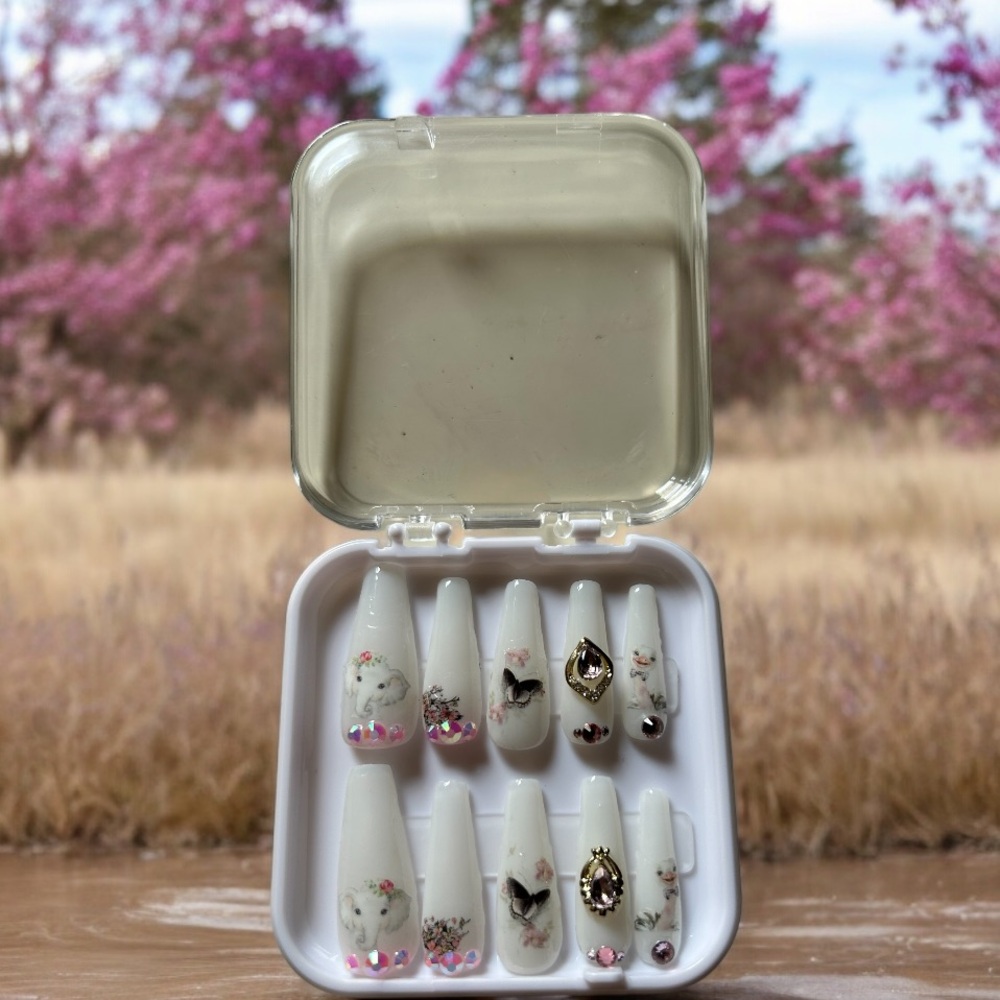 Handmade Press on Nails 💅🏻